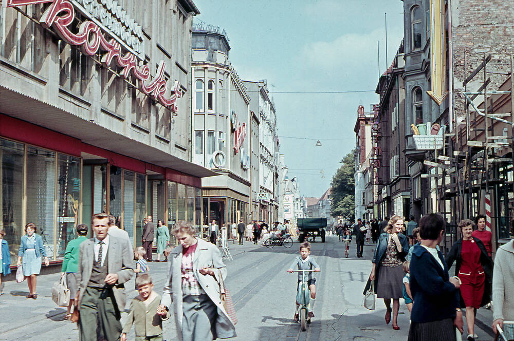 Kröpeliner Straße mit Blick zum Universitätsplatz, ca. 1967